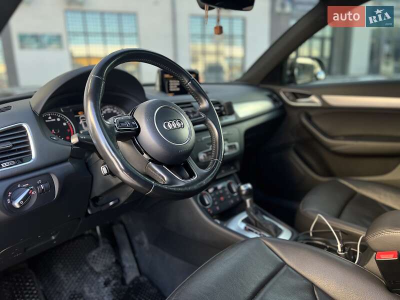 Внедорожник / Кроссовер Audi Q3 2016 в Киеве