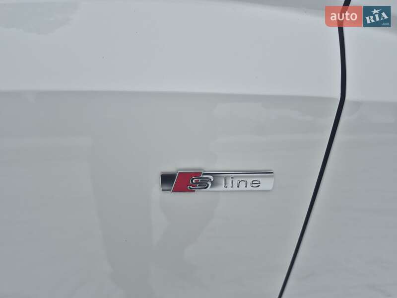 Внедорожник / Кроссовер Audi Q3 2021 в Житомире