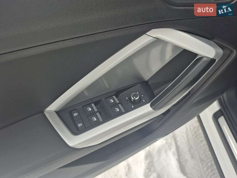 Внедорожник / Кроссовер Audi Q3 2021 в Житомире