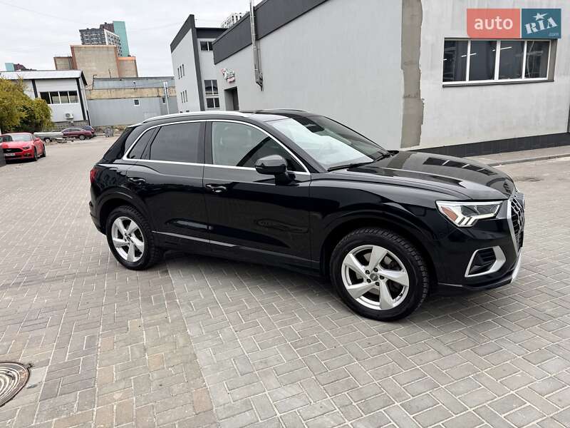 Внедорожник / Кроссовер Audi Q3 2019 в Киеве