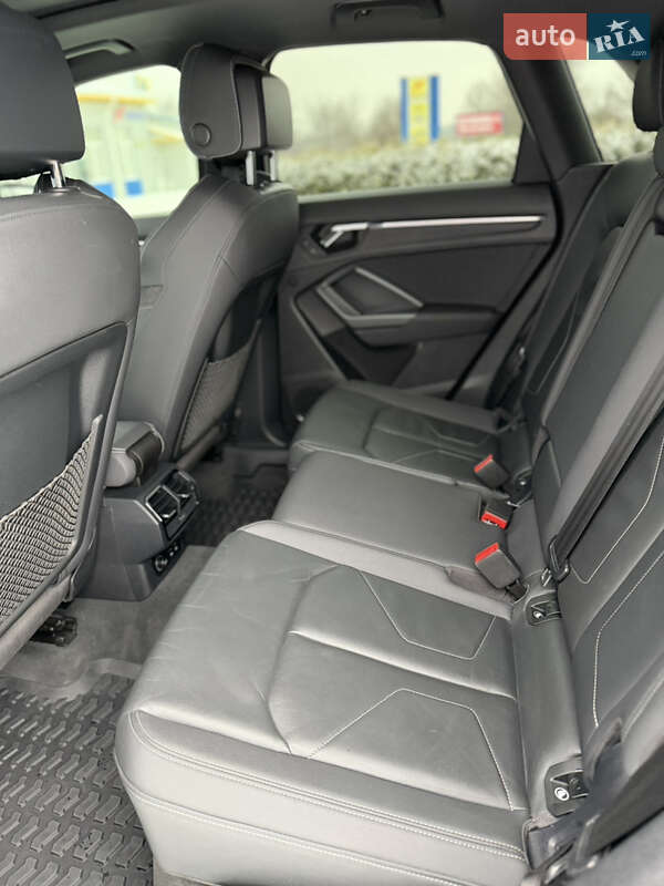 Внедорожник / Кроссовер Audi Q3 2020 в Шепетовке