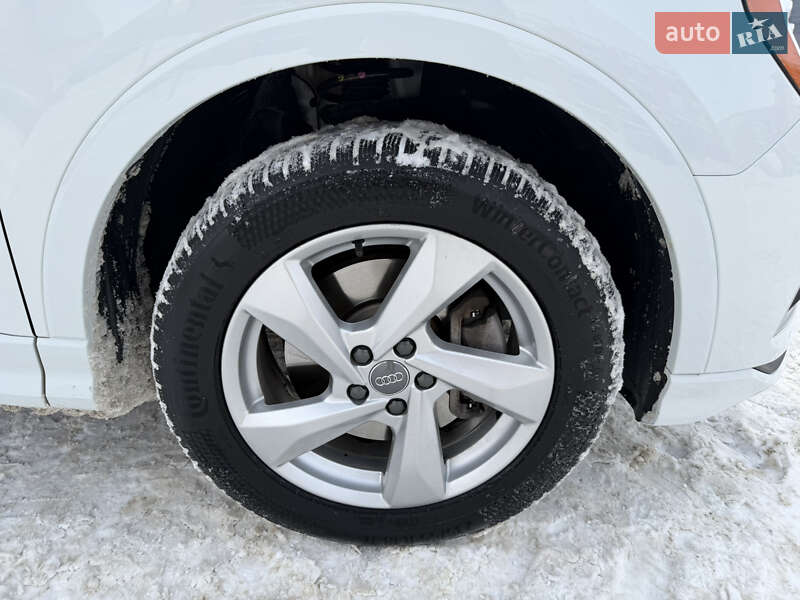 Внедорожник / Кроссовер Audi Q3 2020 в Львове