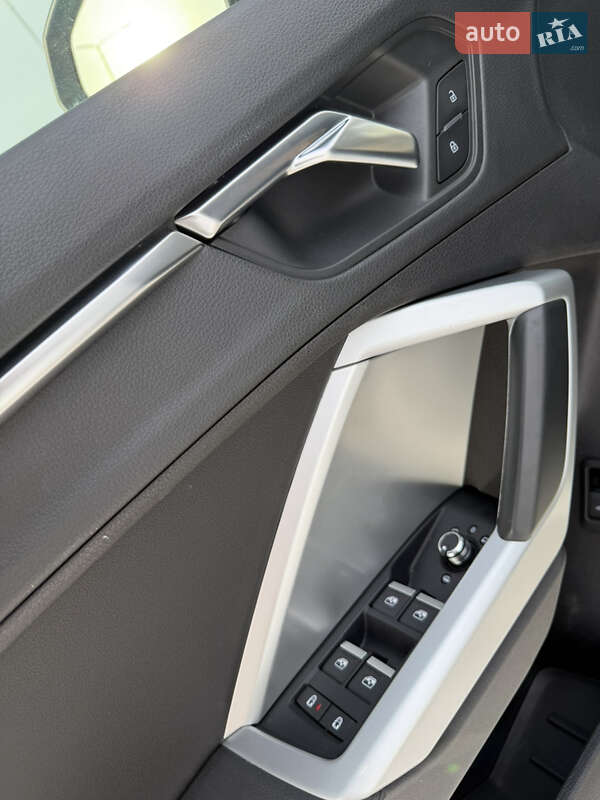 Внедорожник / Кроссовер Audi Q3 2020 в Львове