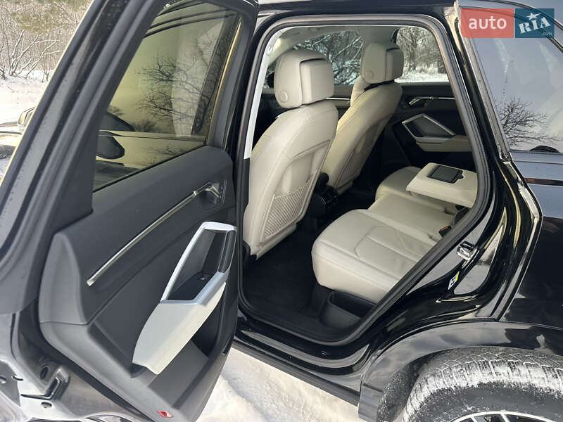 Внедорожник / Кроссовер Audi Q3 2023 в Киеве