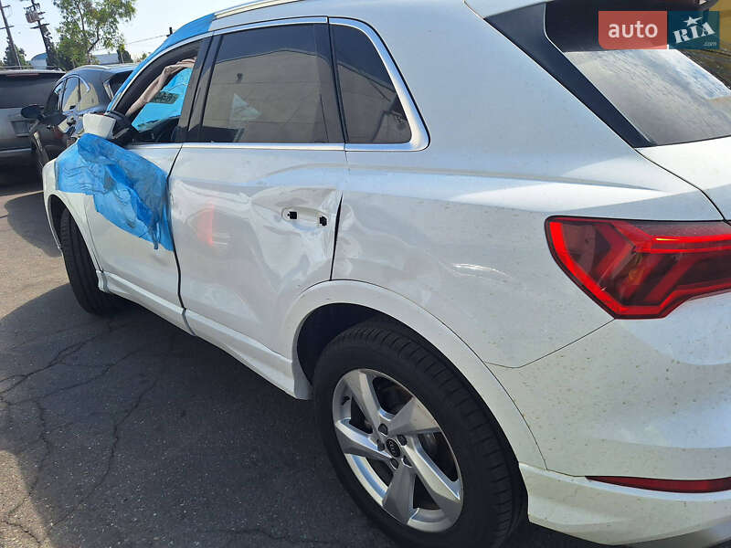 Внедорожник / Кроссовер Audi Q3 2021 в Львове