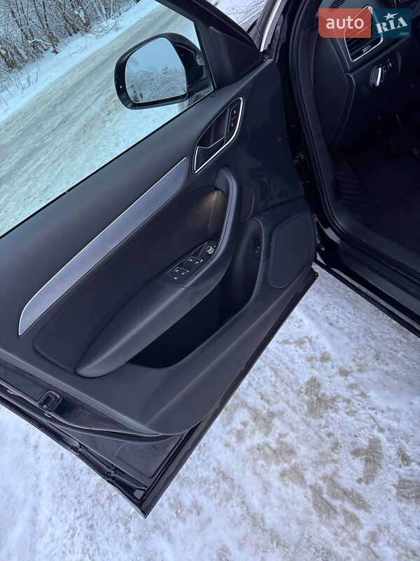 Внедорожник / Кроссовер Audi Q3 2015 в Киеве