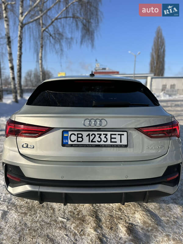 Внедорожник / Кроссовер Audi Q3 2021 в Чернигове