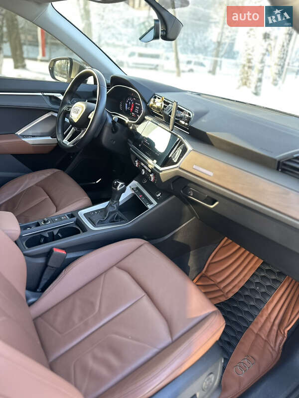 Внедорожник / Кроссовер Audi Q3 2021 в Чернигове