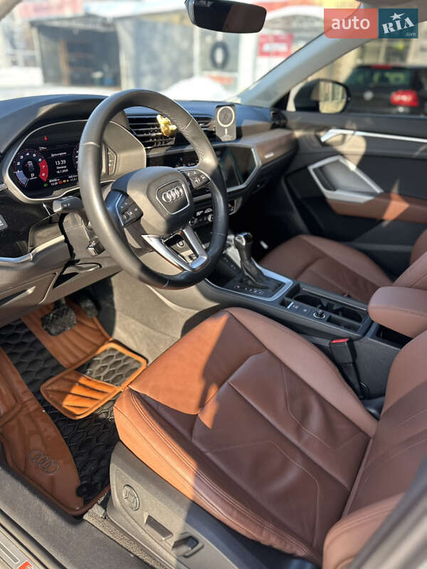 Внедорожник / Кроссовер Audi Q3 2021 в Чернигове
