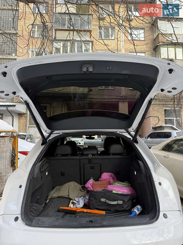 Внедорожник / Кроссовер Audi Q3 2017 в Киеве