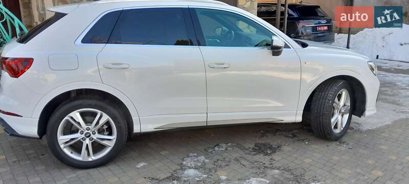 Внедорожник / Кроссовер Audi Q3 2021 в Стрые