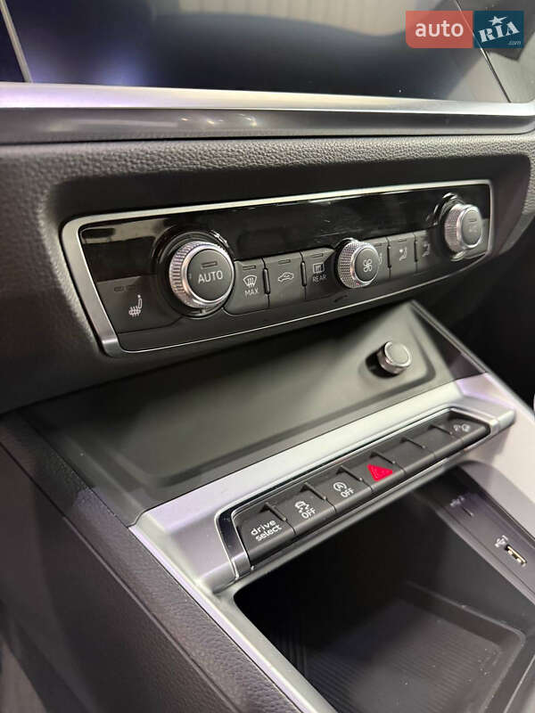 Внедорожник / Кроссовер Audi Q3 2019 в Камне-Каширском