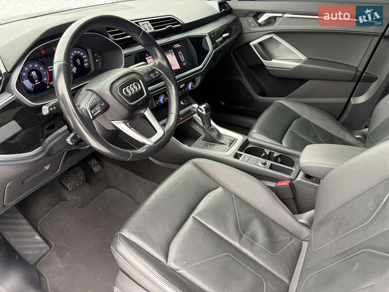 Внедорожник / Кроссовер Audi Q3 2019 в Ужгороде