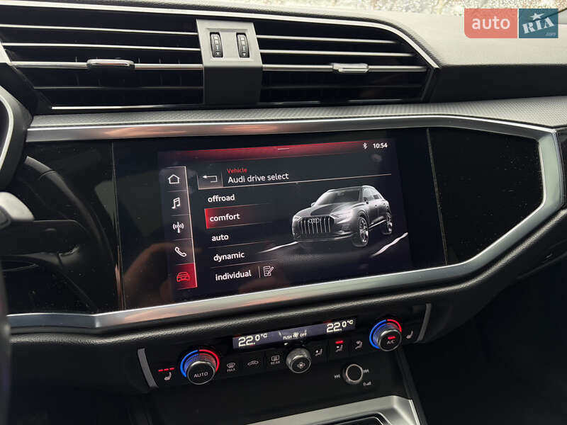 Внедорожник / Кроссовер Audi Q3 2019 в Ужгороде