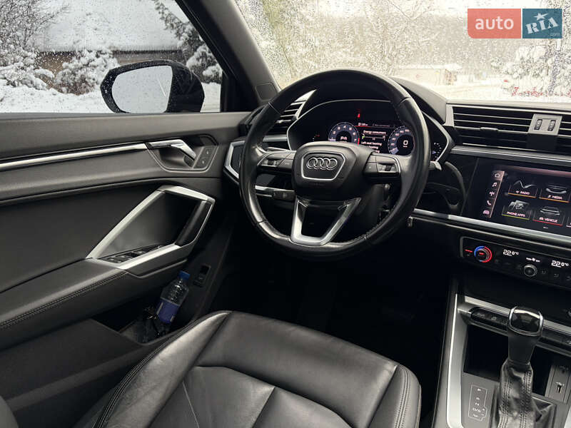Внедорожник / Кроссовер Audi Q3 2019 в Ужгороде
