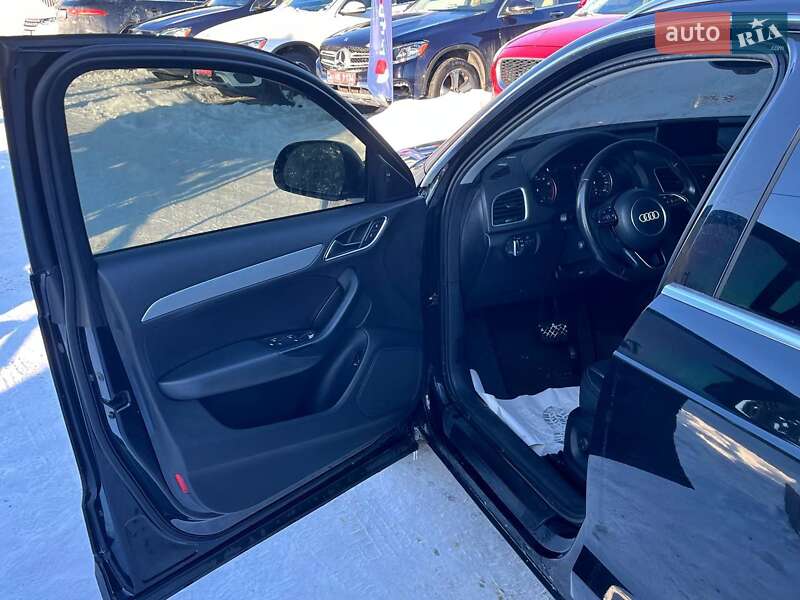 Внедорожник / Кроссовер Audi Q3 2015 в Луцке