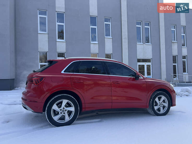 Внедорожник / Кроссовер Audi Q3 2019 в Сумах
