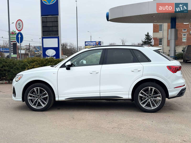 Внедорожник / Кроссовер Audi Q3 2024 в Киеве