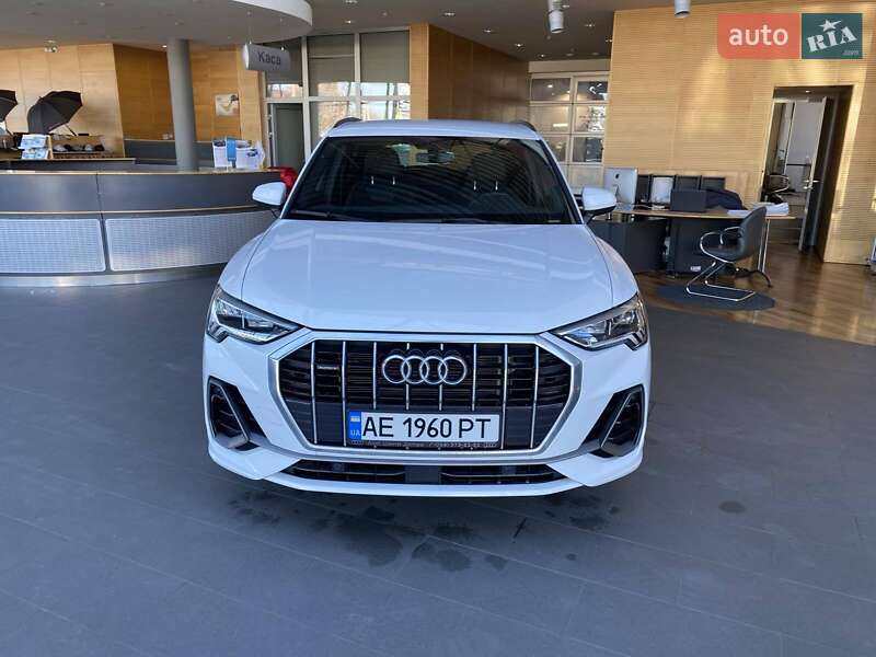 Позашляховик / Кросовер Audi Q3 2022 в Дніпрі