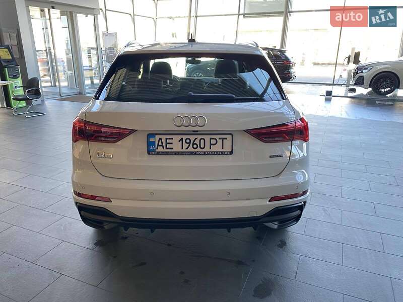 Позашляховик / Кросовер Audi Q3 2022 в Дніпрі