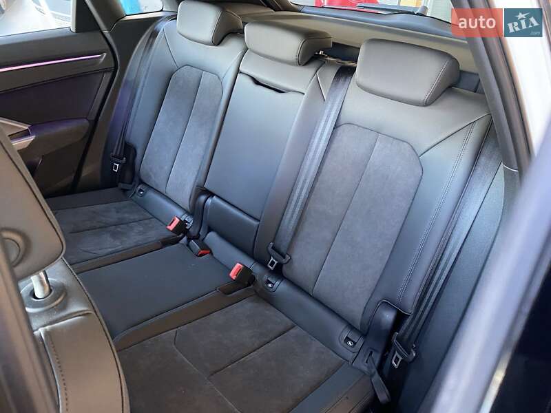 Позашляховик / Кросовер Audi Q3 2022 в Дніпрі