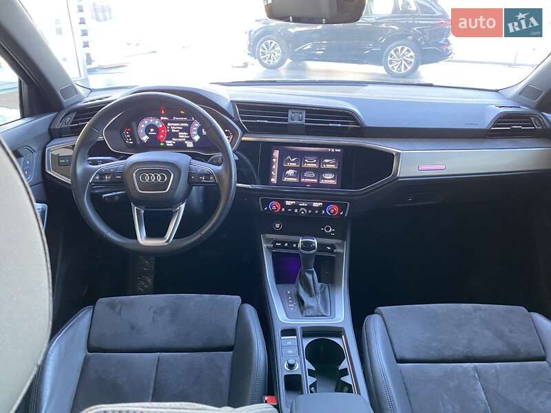 Позашляховик / Кросовер Audi Q3 2022 в Дніпрі