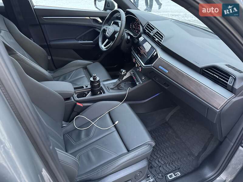 Внедорожник / Кроссовер Audi Q3 2024 в Киеве