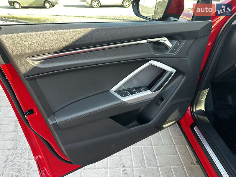 Позашляховик / Кросовер Audi Q3 2020 в Дніпрі фото 15 Позашляховик / Кросовер Audi Q3 2020 в Дніпрі