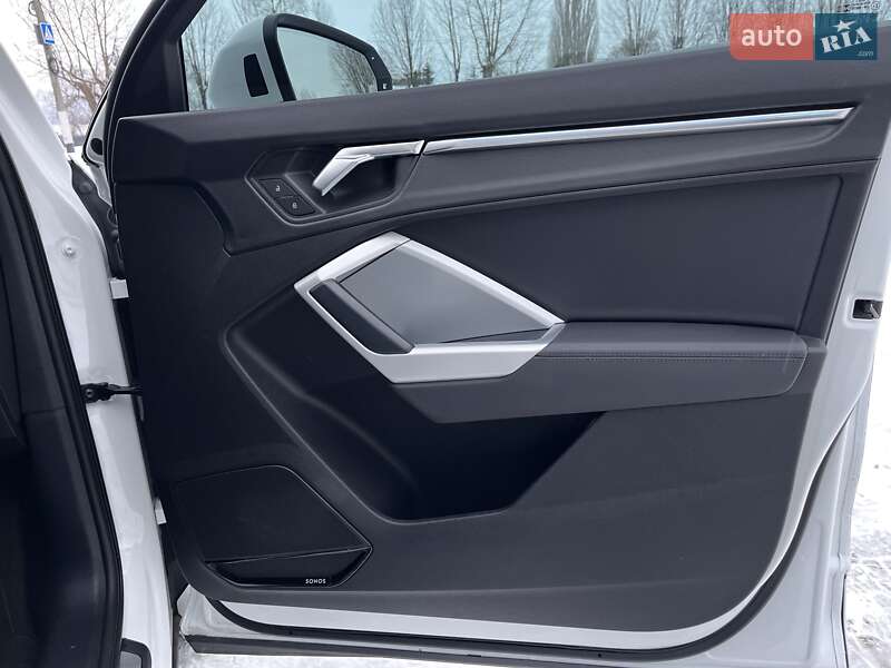 Позашляховик / Кросовер Audi Q3 2021 в Житомирі