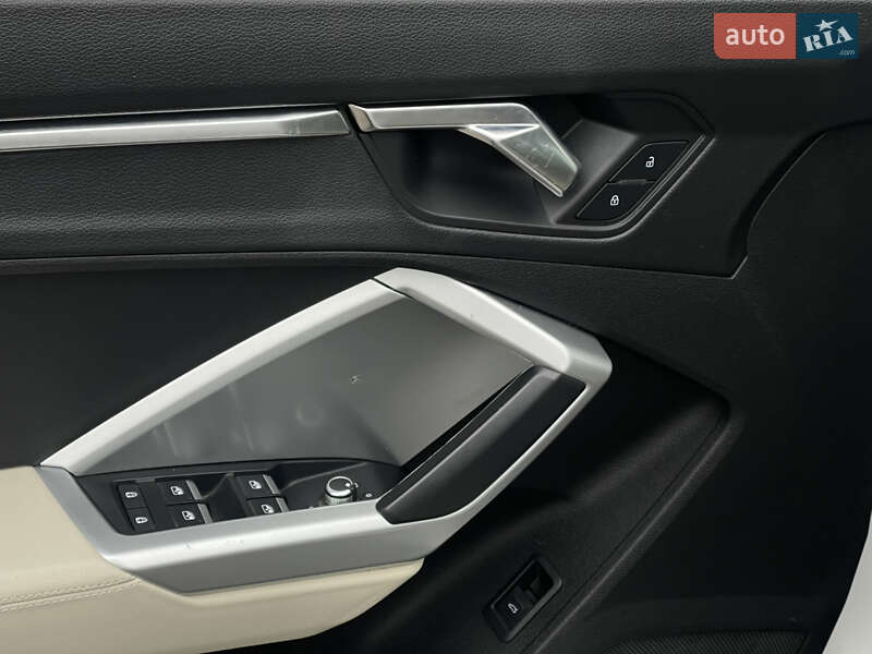 Позашляховик / Кросовер Audi Q3 2019 в Києві