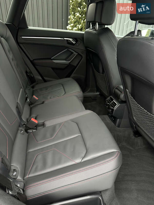 Позашляховик / Кросовер Audi Q3 2024 в Тернополі