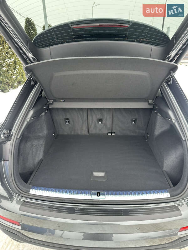 Позашляховик / Кросовер Audi Q3 2024 в Тернополі