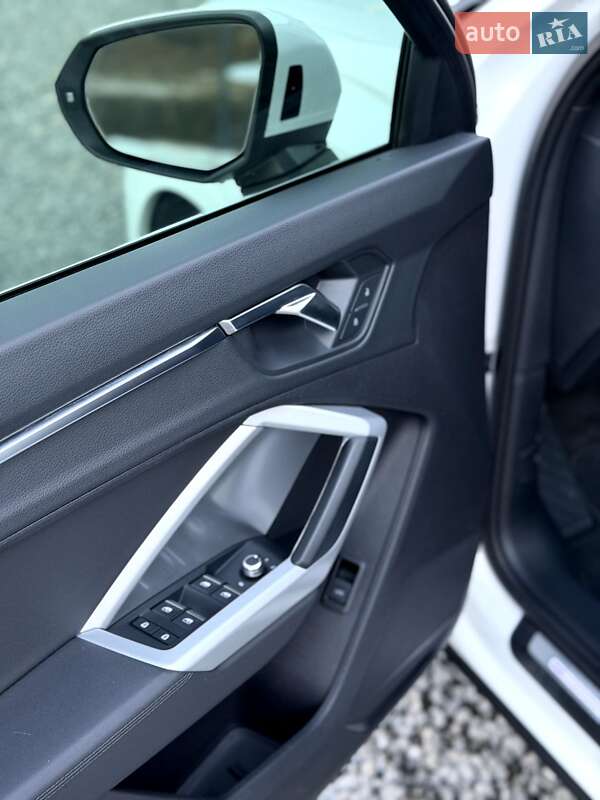 Внедорожник / Кроссовер Audi Q3 2020 в Львове