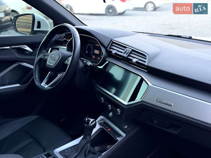 Внедорожник / Кроссовер Audi Q3 2020 в Львове