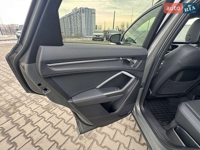 Позашляховик / Кросовер Audi Q3 2024 в Києві фото 37 Позашляховик / Кросовер Audi Q3 2024 в Києві