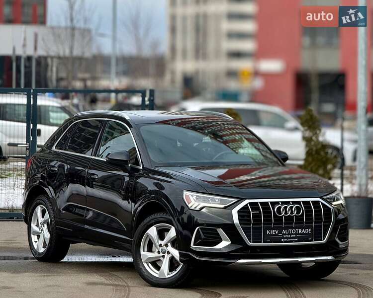 Внедорожник / Кроссовер Audi Q3 2019 в Киеве