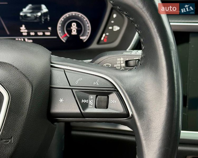 Внедорожник / Кроссовер Audi Q3 2019 в Киеве