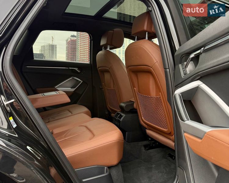 Внедорожник / Кроссовер Audi Q3 2019 в Киеве