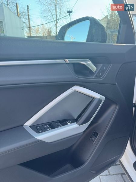 Позашляховик / Кросовер Audi Q3 2024 в Львові