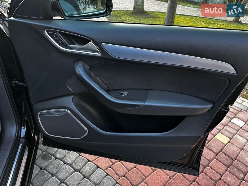 Внедорожник / Кроссовер Audi Q3 2017 в Хусте