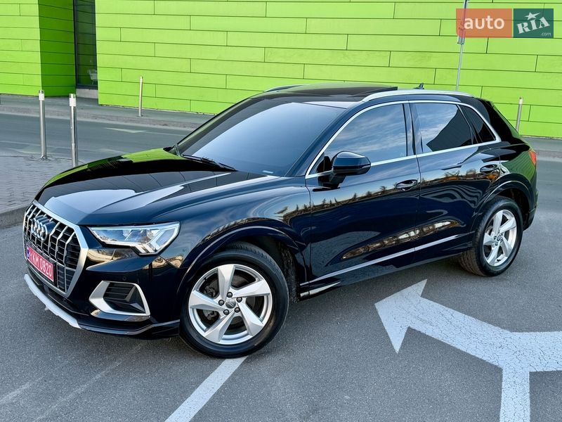 Внедорожник / Кроссовер Audi Q3 2020 в Киеве