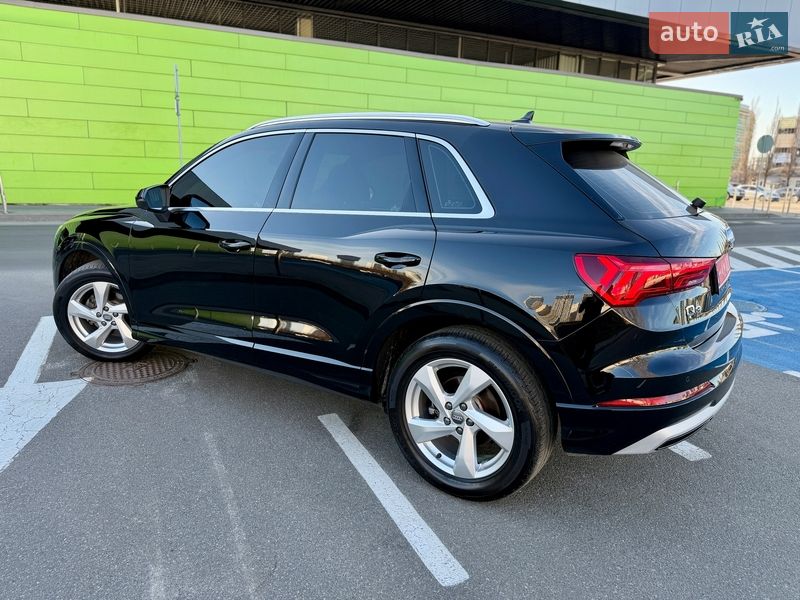 Внедорожник / Кроссовер Audi Q3 2020 в Киеве
