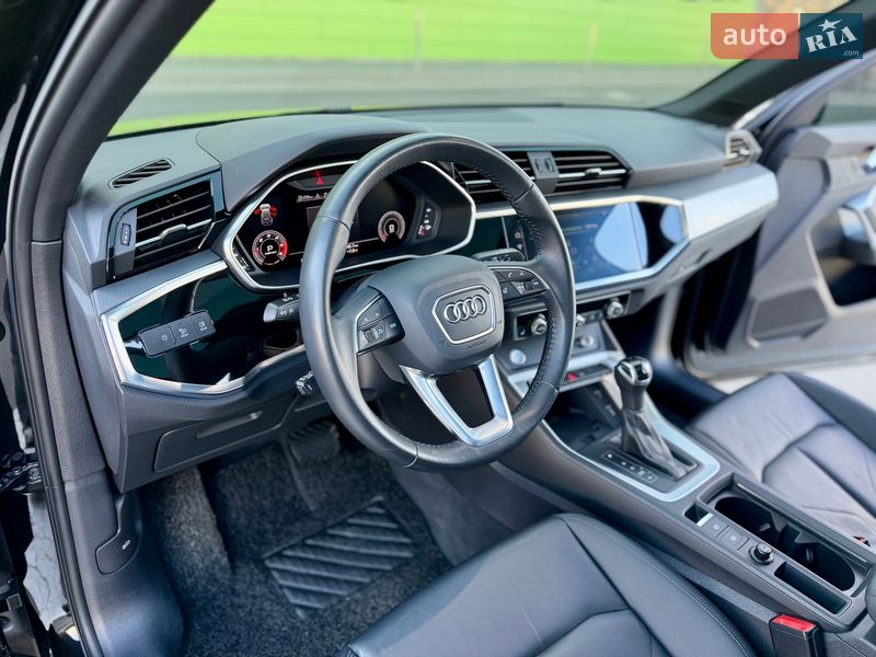 Внедорожник / Кроссовер Audi Q3 2020 в Киеве