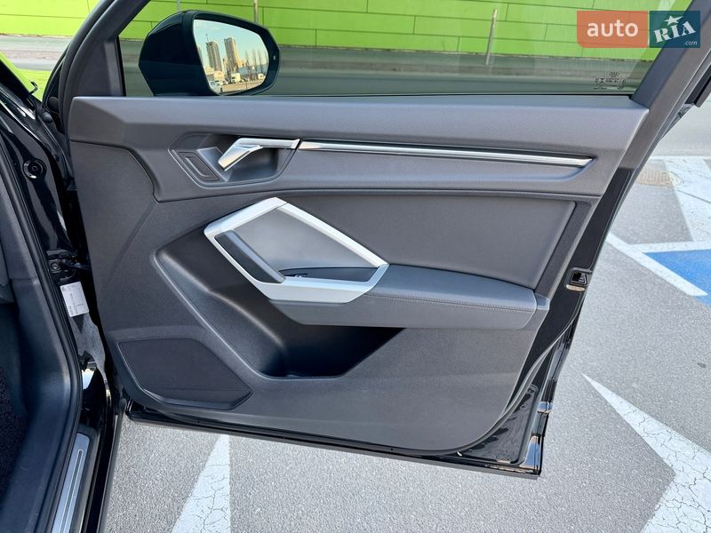 Внедорожник / Кроссовер Audi Q3 2020 в Киеве