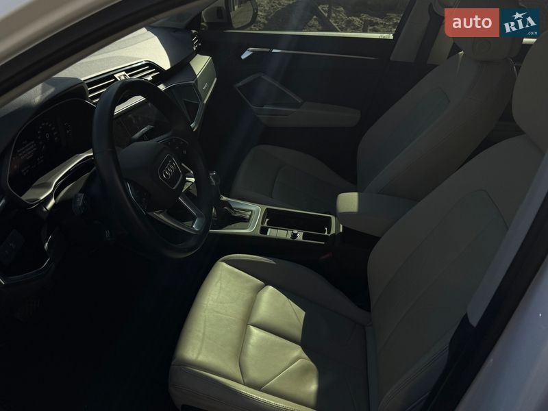 Позашляховик / Кросовер Audi Q3 2020 в Києві