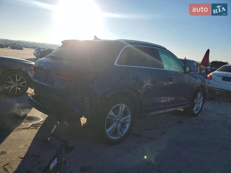 Внедорожник / Кроссовер Audi Q3 2021 в Ужгороде