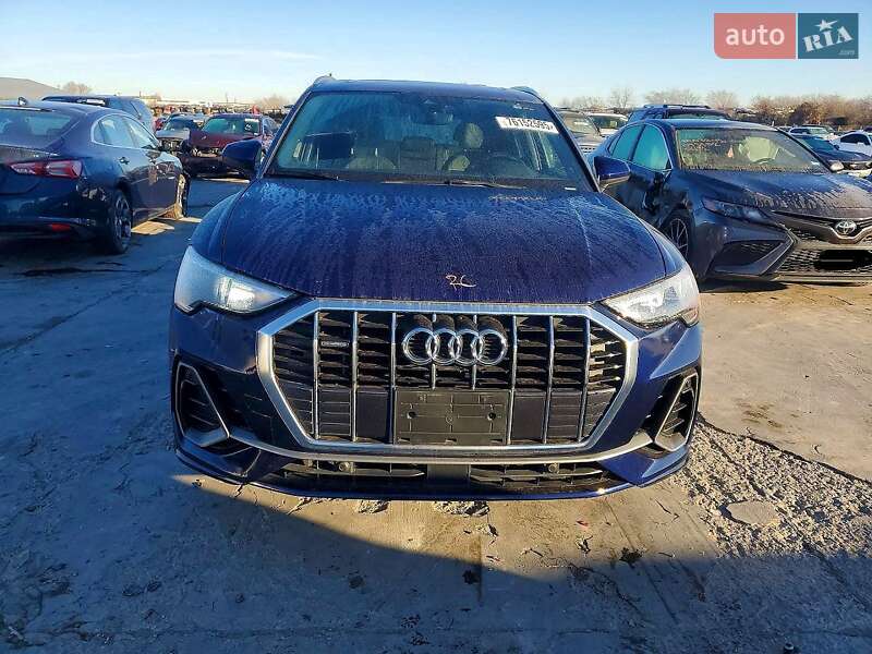 Внедорожник / Кроссовер Audi Q3 2021 в Ужгороде