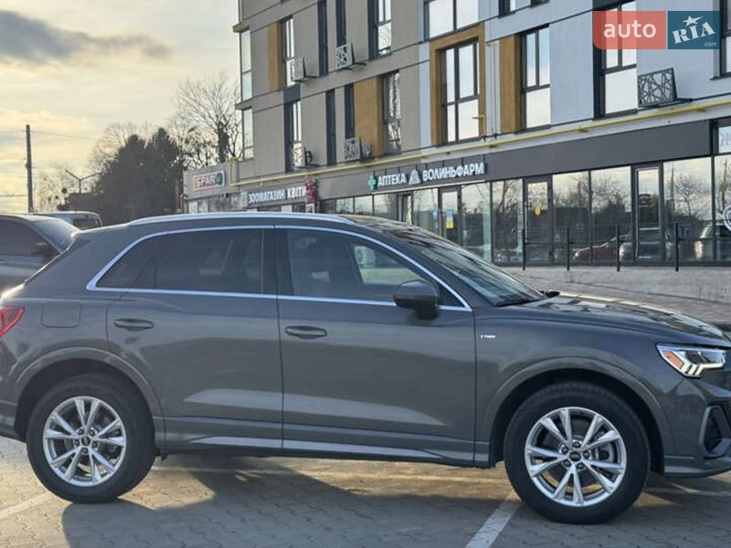 Позашляховик / Кросовер Audi Q3 2021 в Одесі