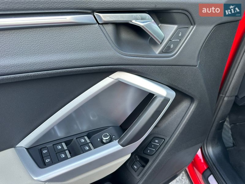 Внедорожник / Кроссовер Audi Q3 2024 в Киеве