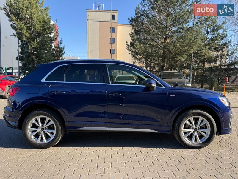 Позашляховик / Кросовер Audi Q3 2020 в Києві